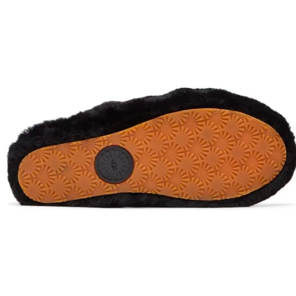 Ugg Fluff Yeah Slide 'Black' in size 7 - Picture 4 of 5